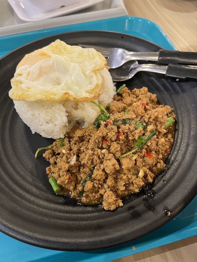 A delicious plate of Thai basil minced meat with rice and a perfectly fried egg.