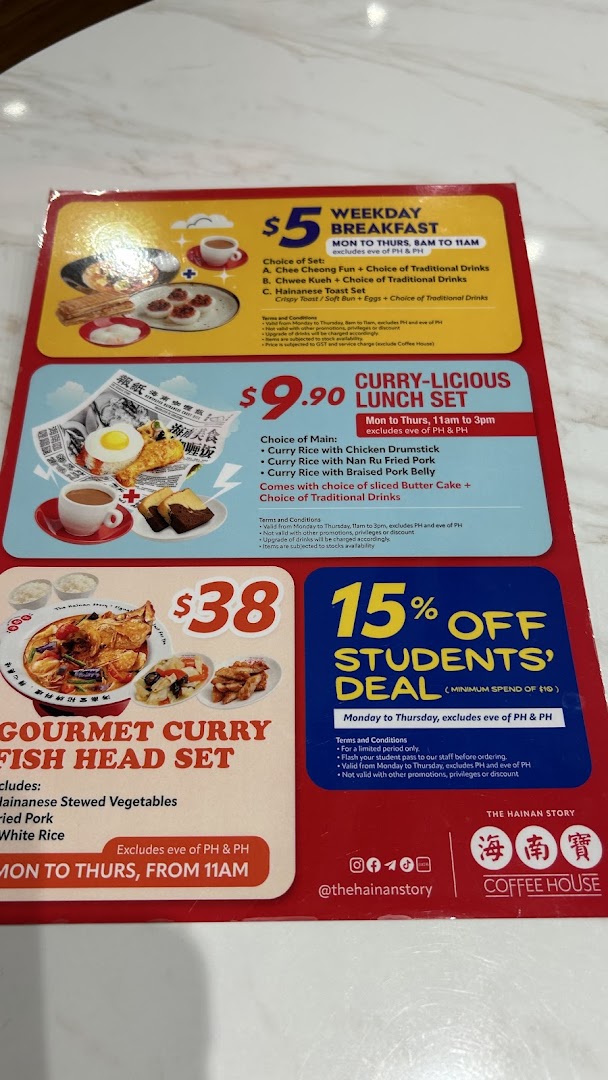 A detailed menu board showcasing breakfast, lunch, and curry sets with prices and special student discounts.