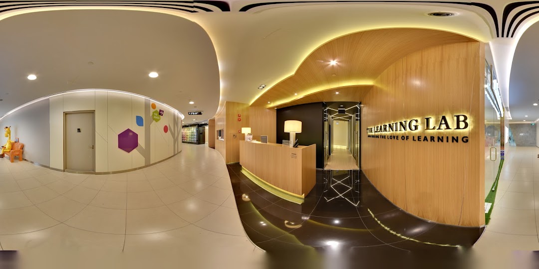 Modern and inviting entrance of The Learning Lab, featuring a reception desk and bright interior.