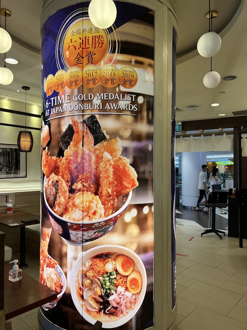 A large pillar inside Tokyo Shokudo featuring award-winning Japanese donburi and ramen dishes.