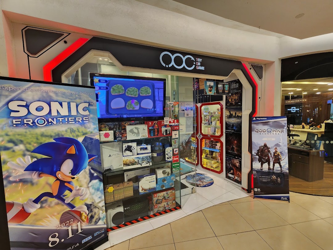 The vibrant entrance of 'Toy Or Game' showcasing video games, consoles, and promotional banners.