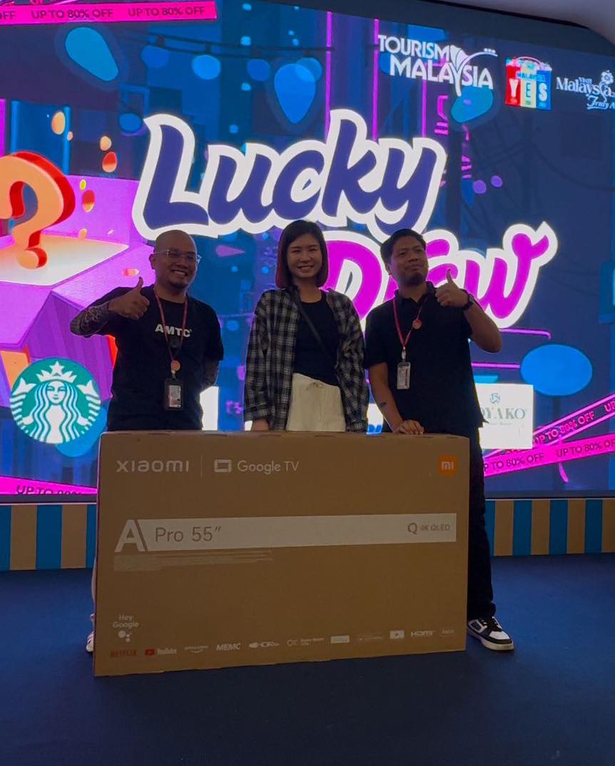 Happy participants at the Lucky Draw event