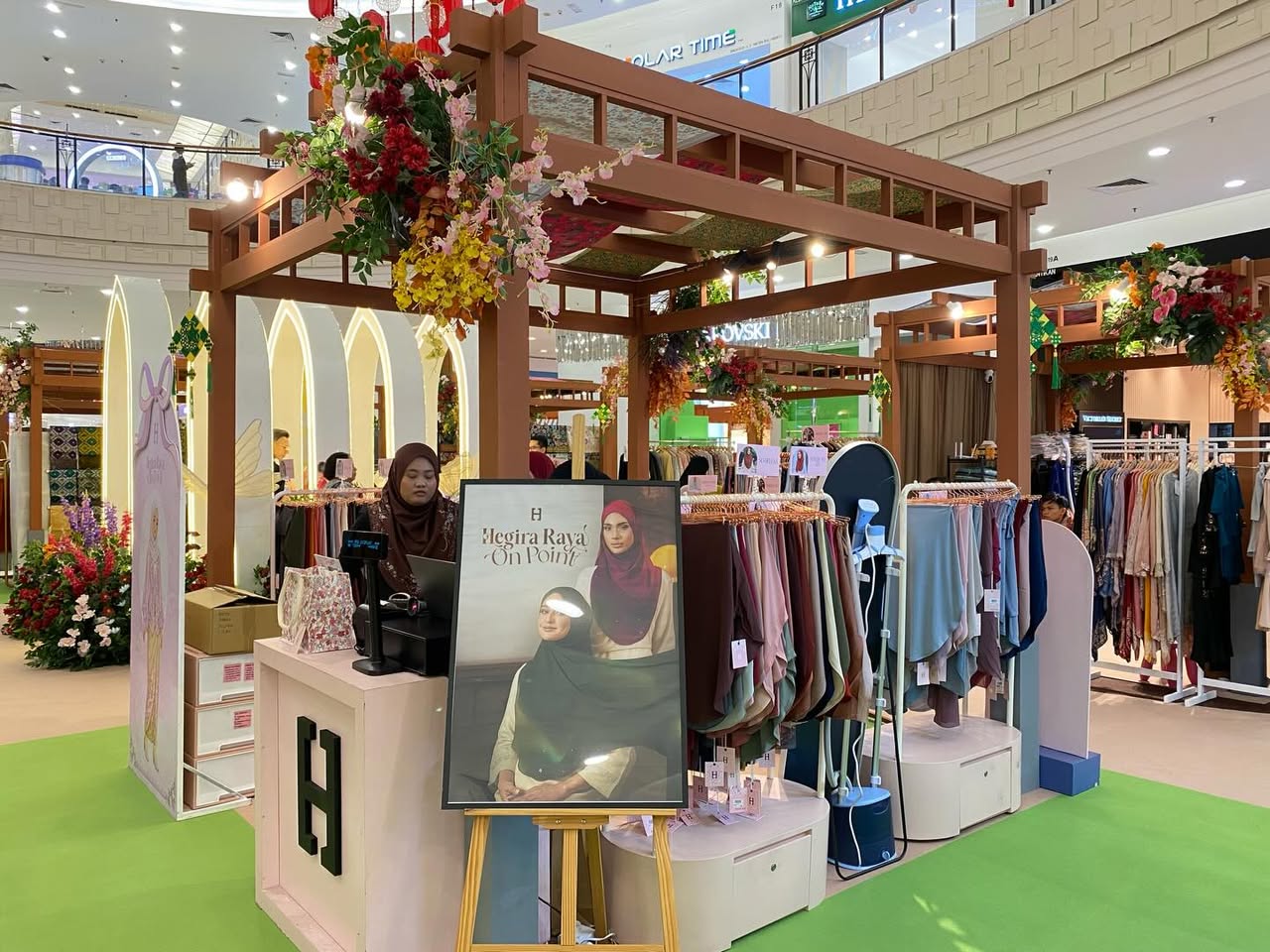 Pilihan samping dan songkok tradisional untuk lelaki