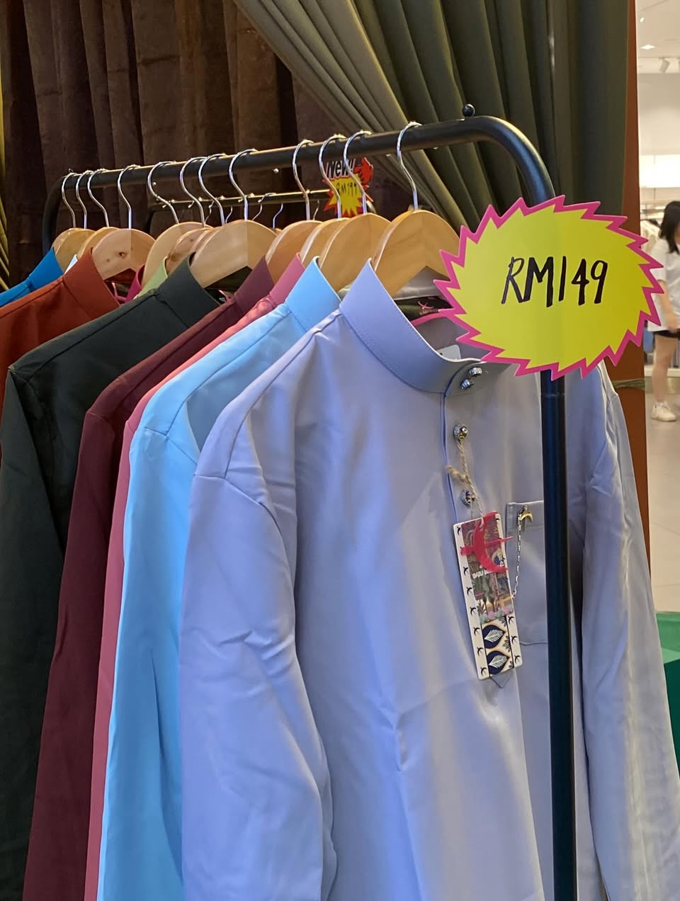 Full view of the Elrah Exclusive showcase