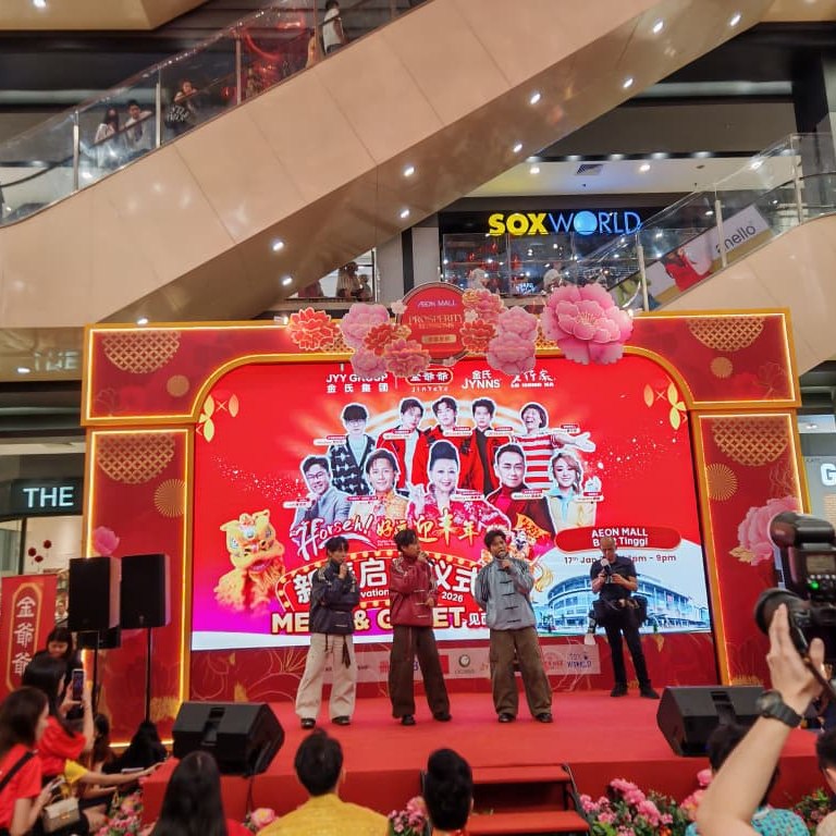 The vibrant crowd gathering at the JinYeYe CNY Kickoff event