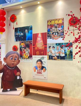 Traditional cultural performances and lion dances at the mall