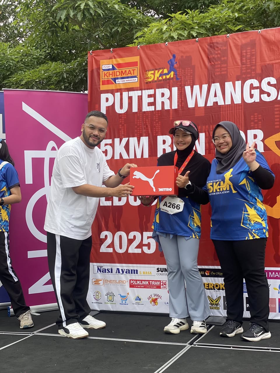 Community members cheering during the Puteri Wangsa 5KM Run