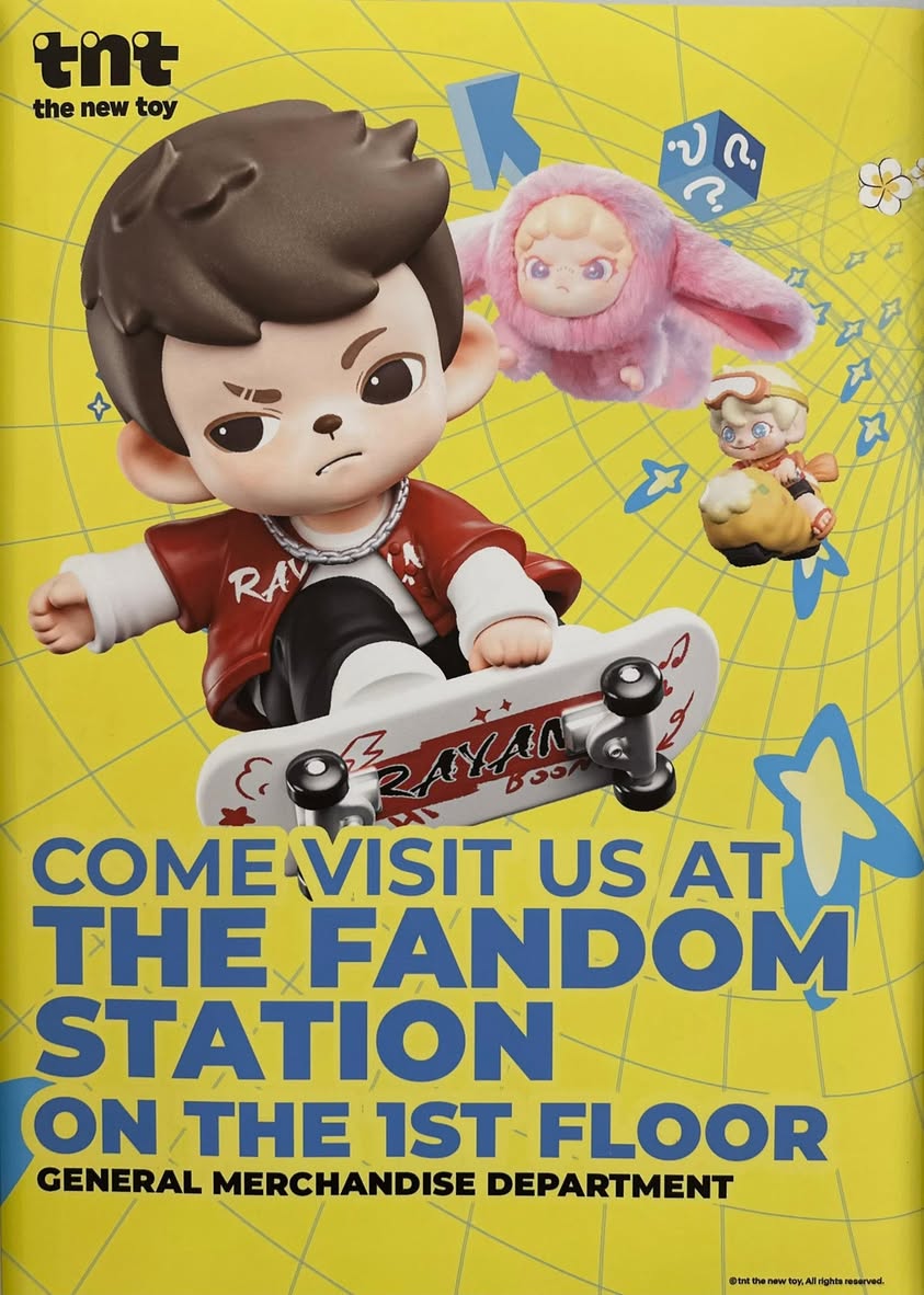 Customers exploring the TNT SPACE collection