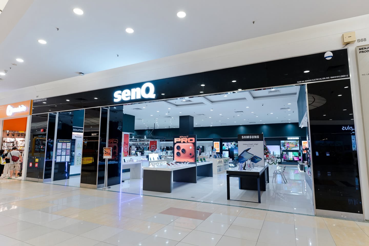 Promotional banners highlighting special cashback offers at senQ