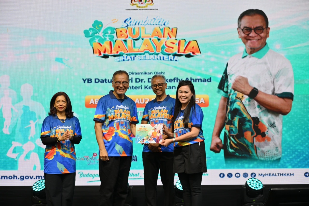 Participants and officials at the Nationwide Mall Walking Campaign launch.
