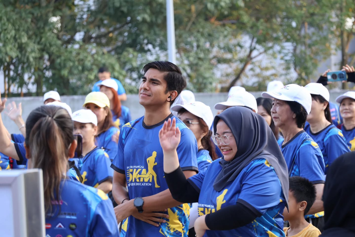 Runners showing enthusiasm during the Puteri Wangsa 5KM Run for Education 2025