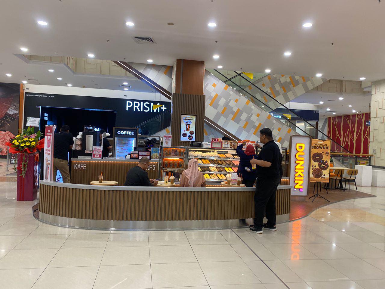 Exterior view of the new Dunkin' store at AEON MALL Tebrau City