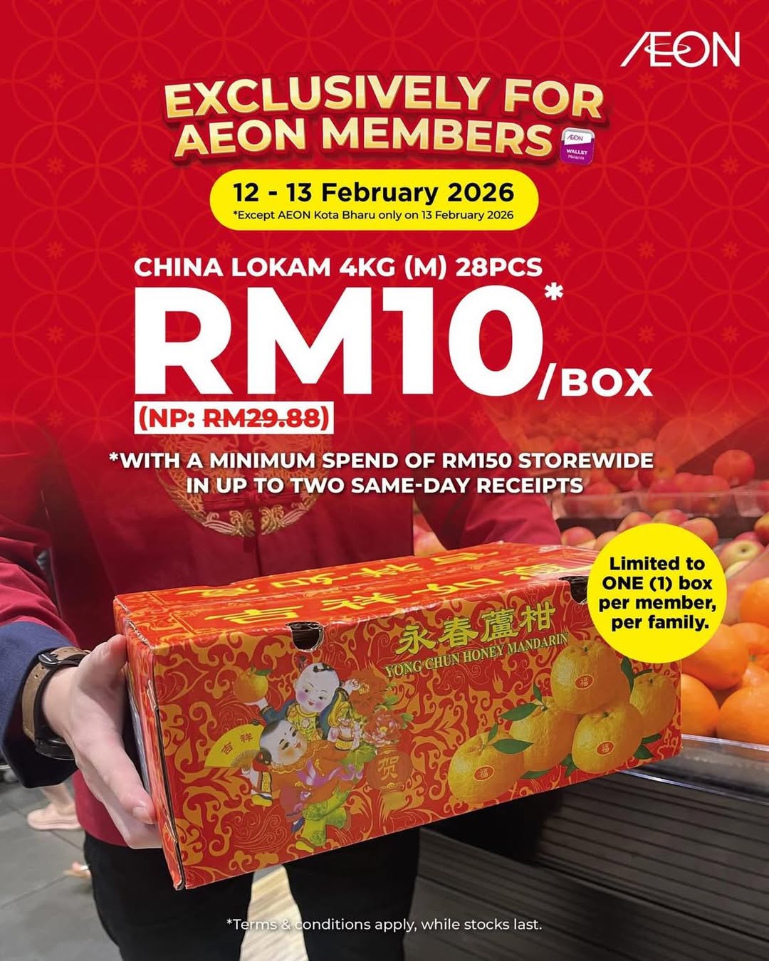 A box of bright and juicy China Lokam mandarin oranges for Chinese New Year