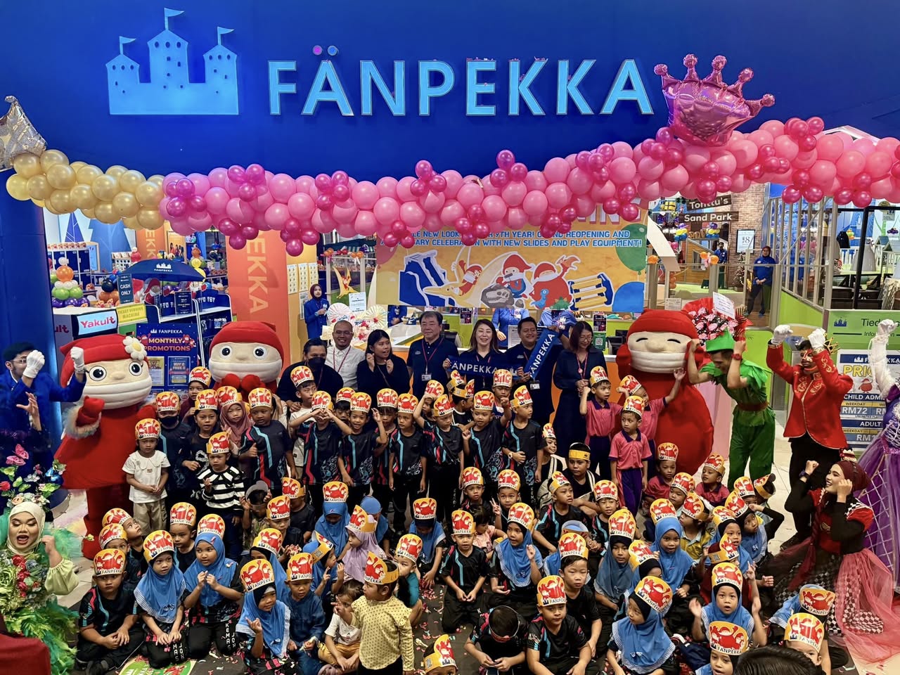Bright and vibrant interior of the FANPEKKA play facility