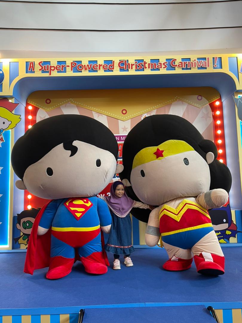 Children enjoying the DC Chibi Superheroes event