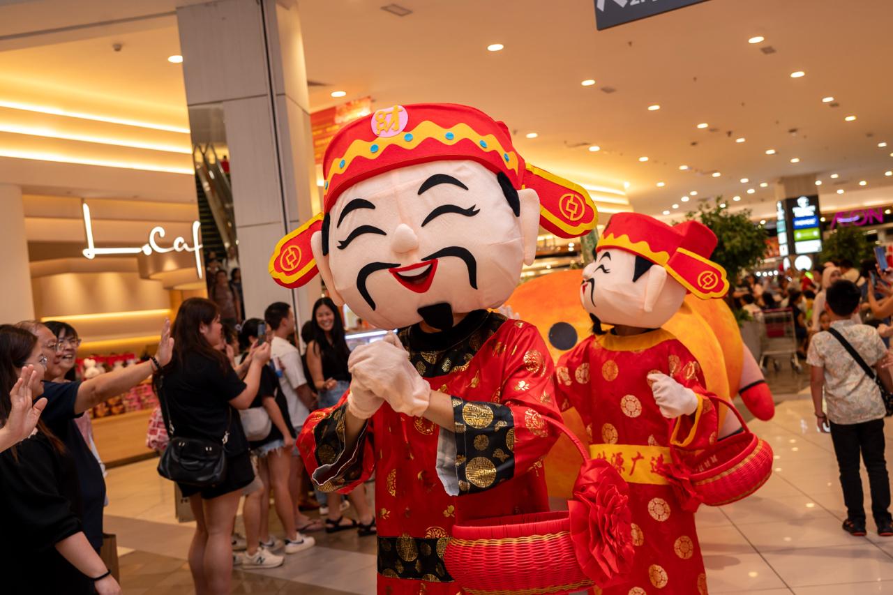 The lively atmosphere during the Chinese New Year celebration at the mall.