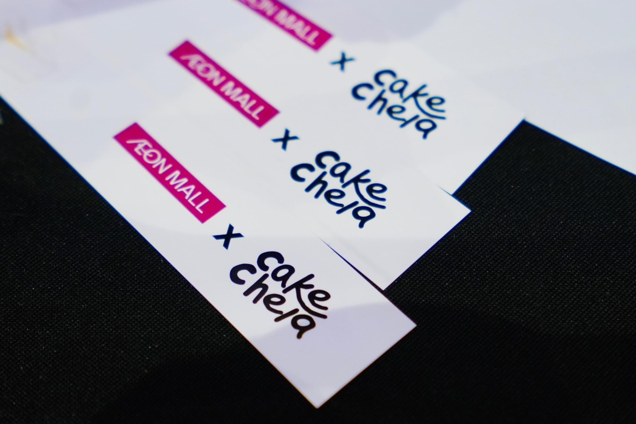 Happy faces and festive decorations at the AEON MALL SHAH ALAM picnic.