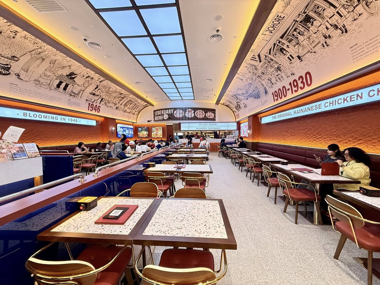 The inviting interior of Restoran Hua Mui