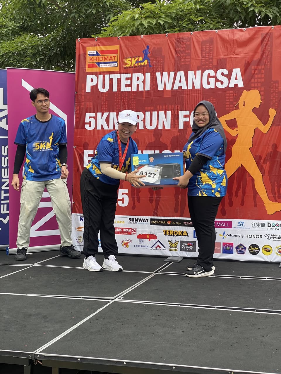 YB Syed Saddiq and YB Amira Aisya at the Puteri Wangsa Run event