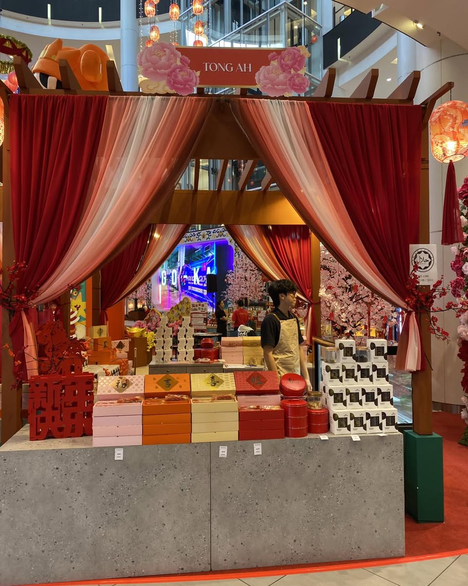 Tong Ah Cookie packaging and selection