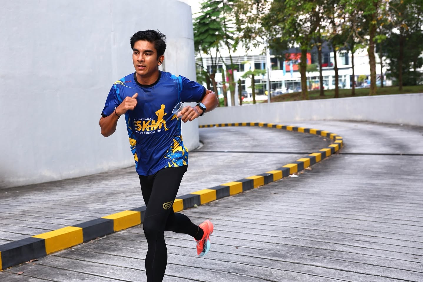 Community members gathered at AEON Mall Tebrau City for the run