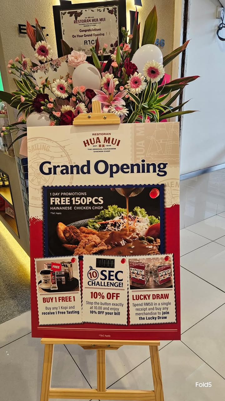 Happy customers experiencing the atmosphere of the new Hua Mui location.