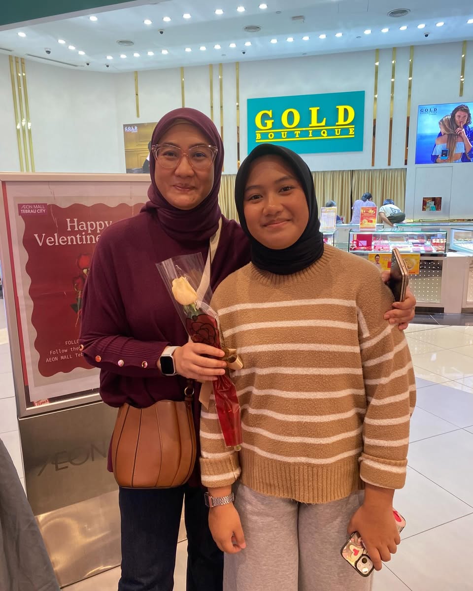 Detailed view of the fresh roses provided during the event