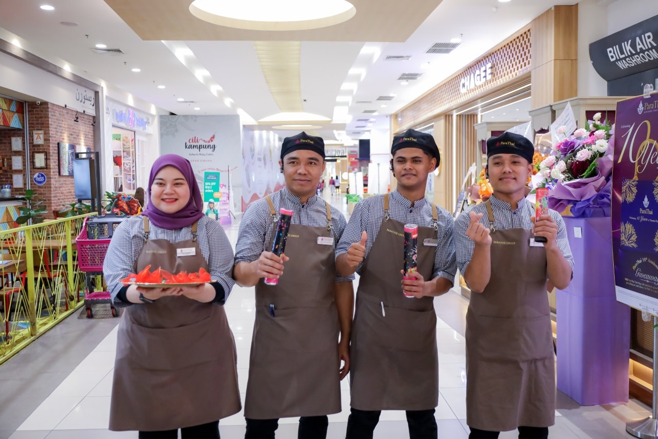 Exterior facade or a general view of Para Thai restaurant's entrance