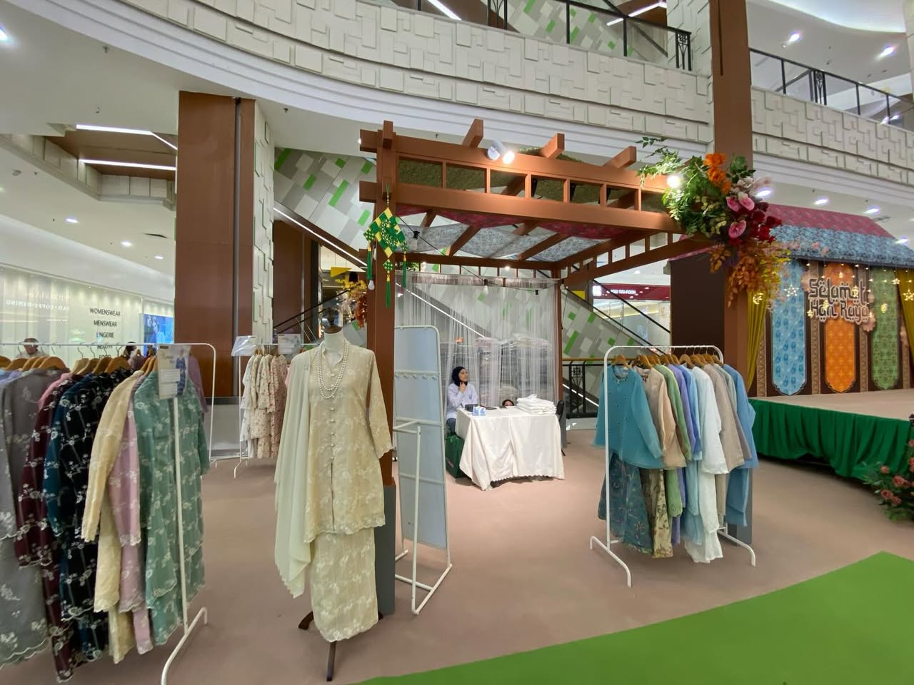 Koleksi busana Muslimah moden untuk Aidilfitri