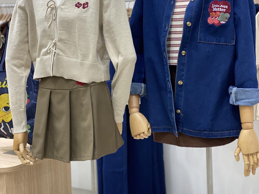 Stylish fashion display at Shoploooh AEON MALL Tebrau City