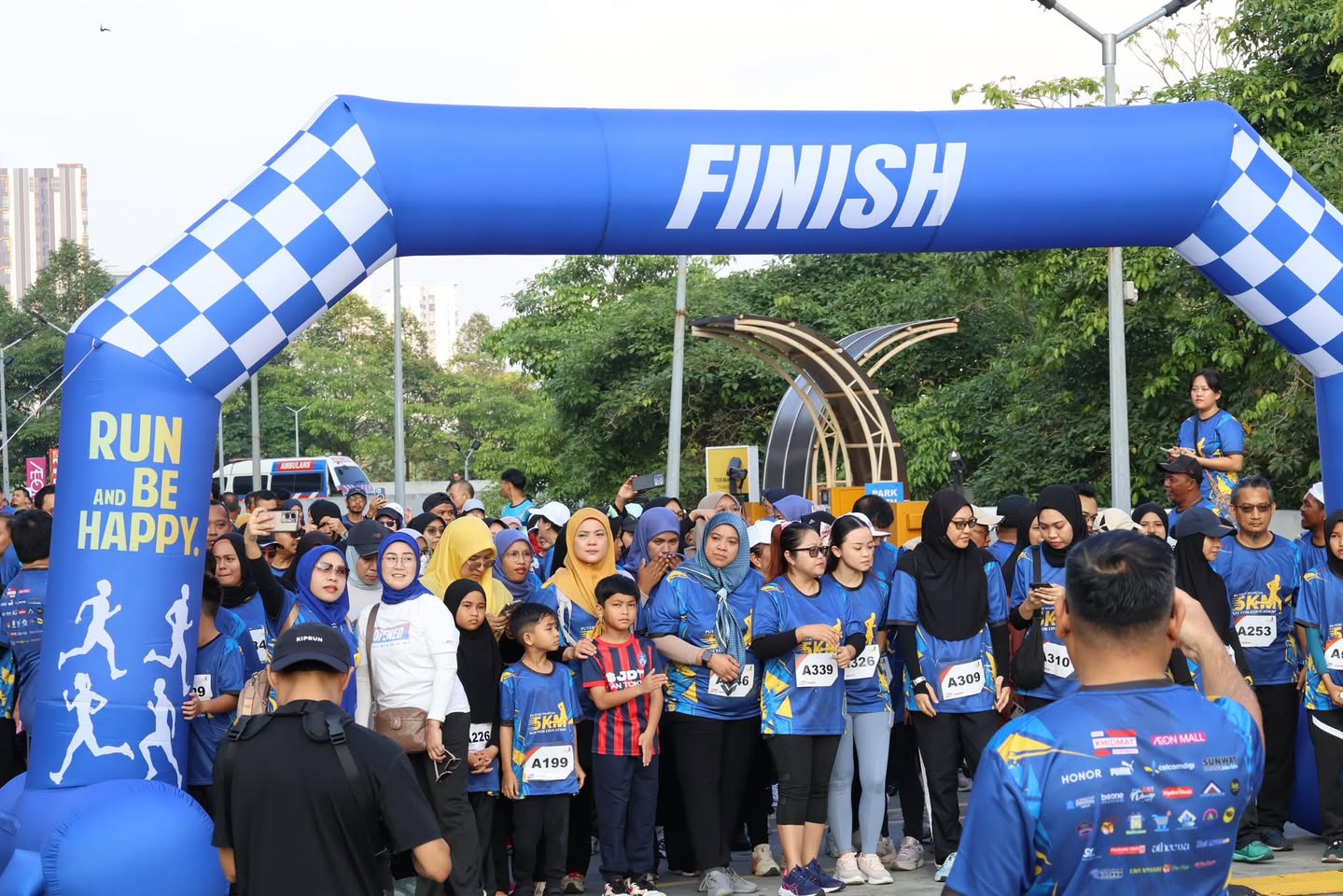 Participants at the starting line of the Puteri Wangsa 5KM Run for Education 2025