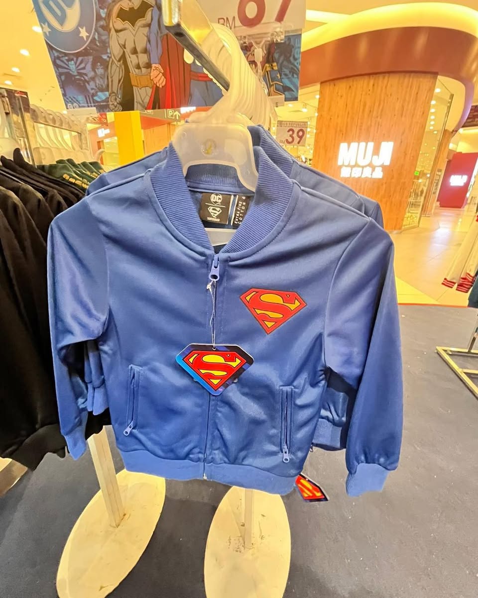 Shoppers browsing the DC Merchandise Pop-Up event.