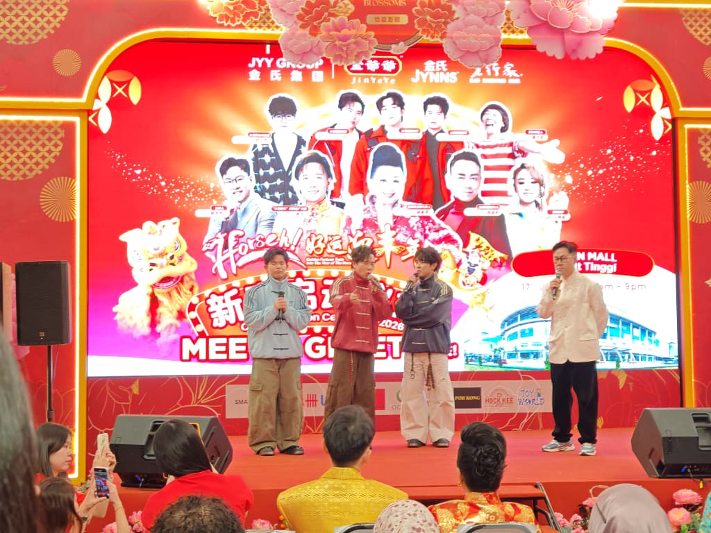 Celebrity guests greeting fans at AEON MALL Bukit Tinggi