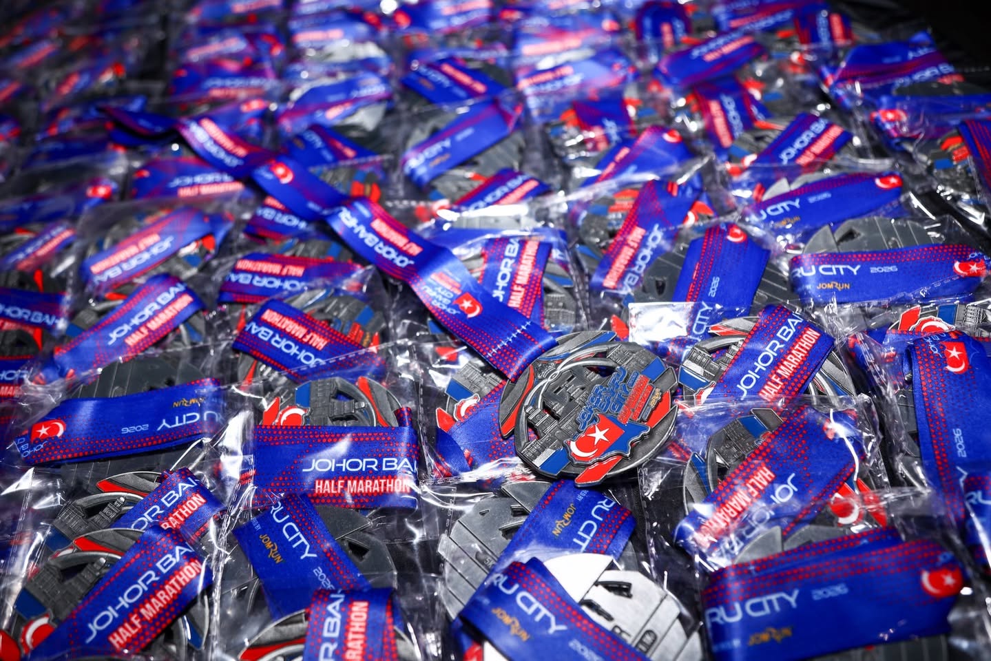 Participants smiling and enjoying the morning atmosphere at AEON Mall Bandar Dato’ Onn.