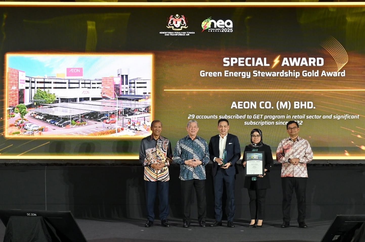 AEON Co. (M) BHD. representatives receiving the Green Energy Stewardship Gold Award