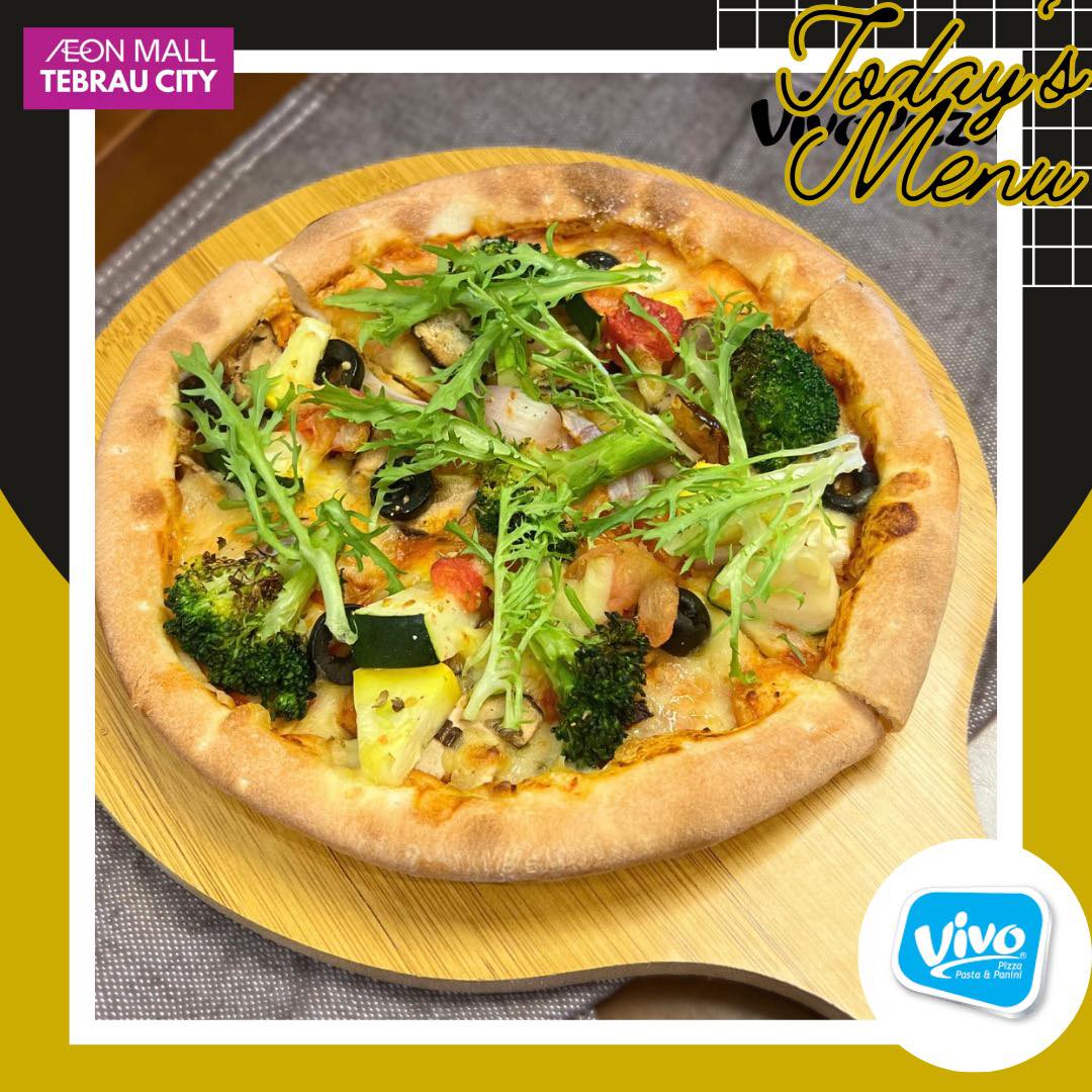 Freshly baked signature pizza at Vivo Pizza