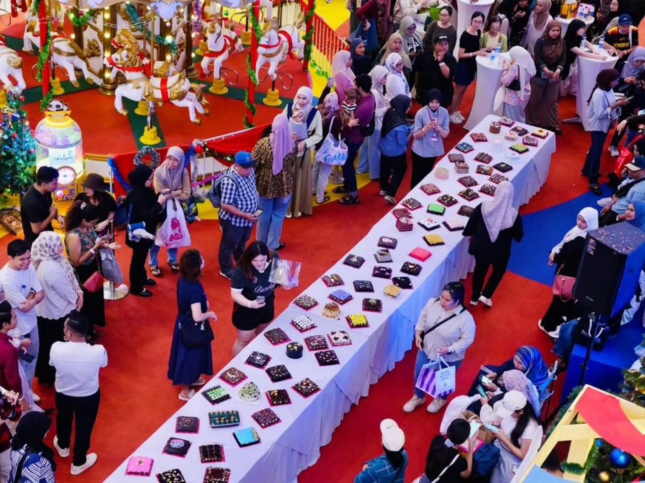 DC Chibi Super Heroes inflatable display at AEON MALL