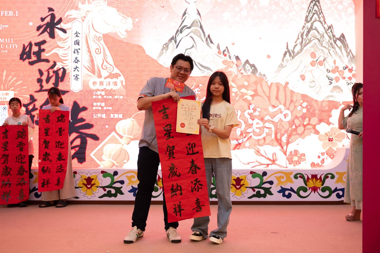 Calligraphy participants focused on their brushwork at AEON MALL Tebrau City