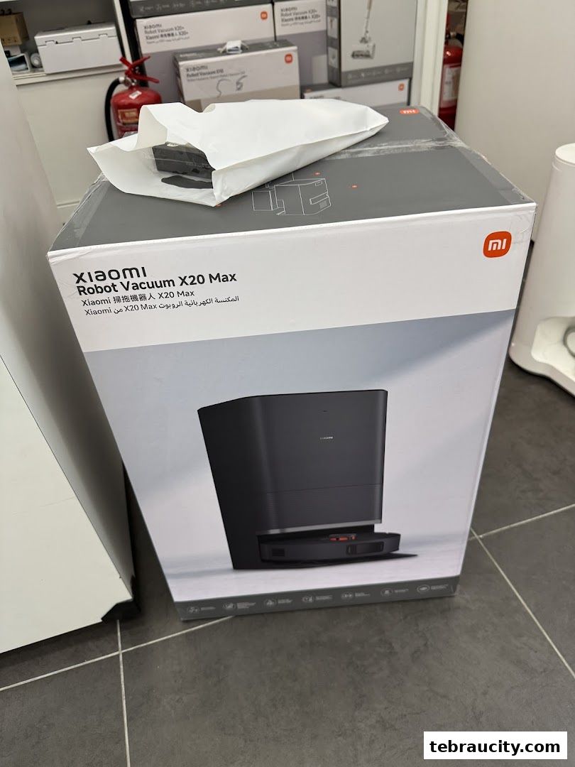 A box for the Xiaomi Robot Vacuum X20 Max is displayed in a retail store.