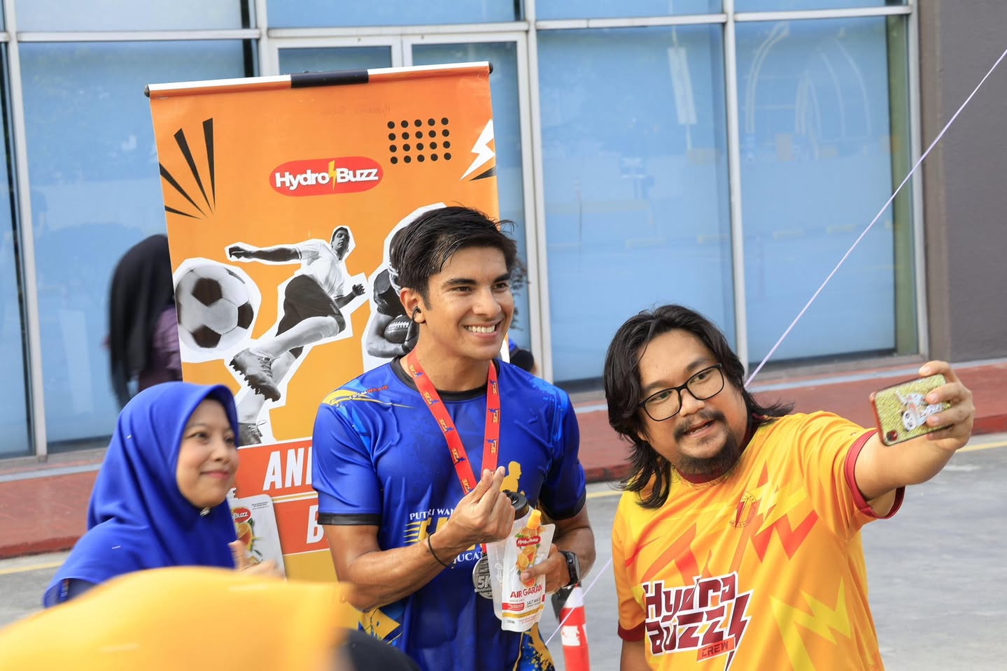 A group celebrating their participation in the Puteri Wangsa 5KM Run for Education 2025