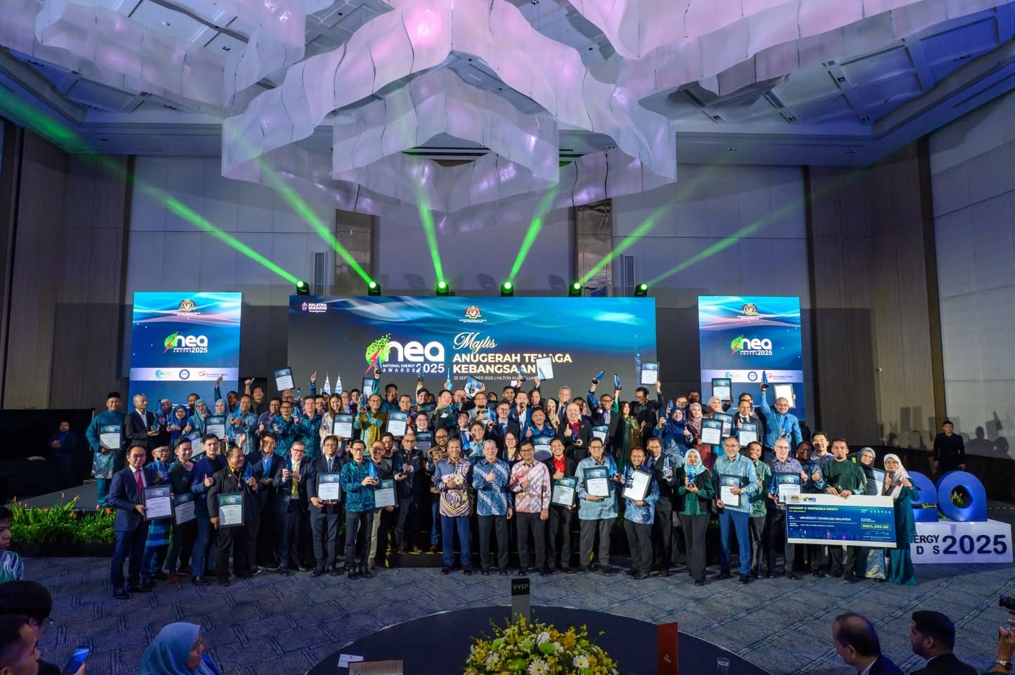 AEON Co. (M) BHD. representatives receiving the Green Energy Stewardship Gold Award