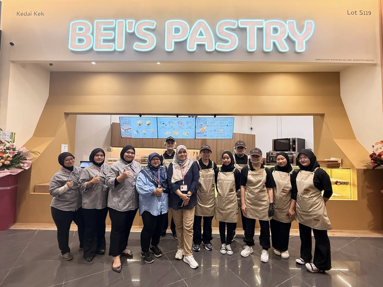The welcoming storefront of Bei's Pastry at AEON MALL Tebrau City