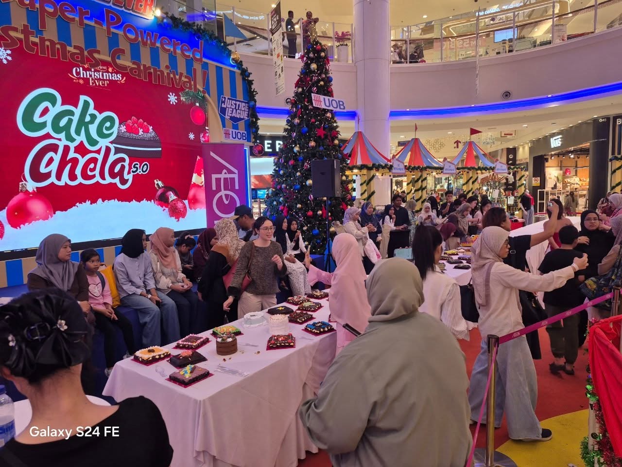 Immersive Christmas decor at AEON MALL for Cakechela