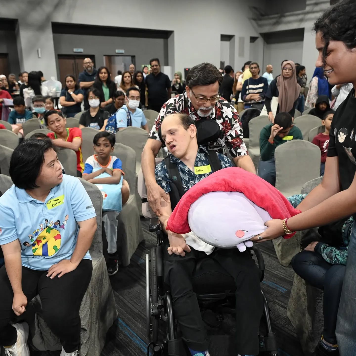 Community members celebrating the Turn 10 milestone