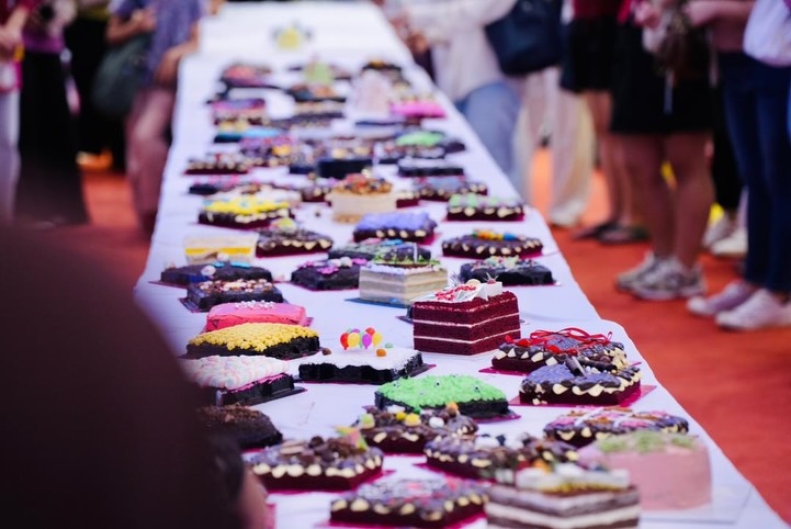 Attendees enjoying the indoor picnic atmosphere at Cakechela 5.0