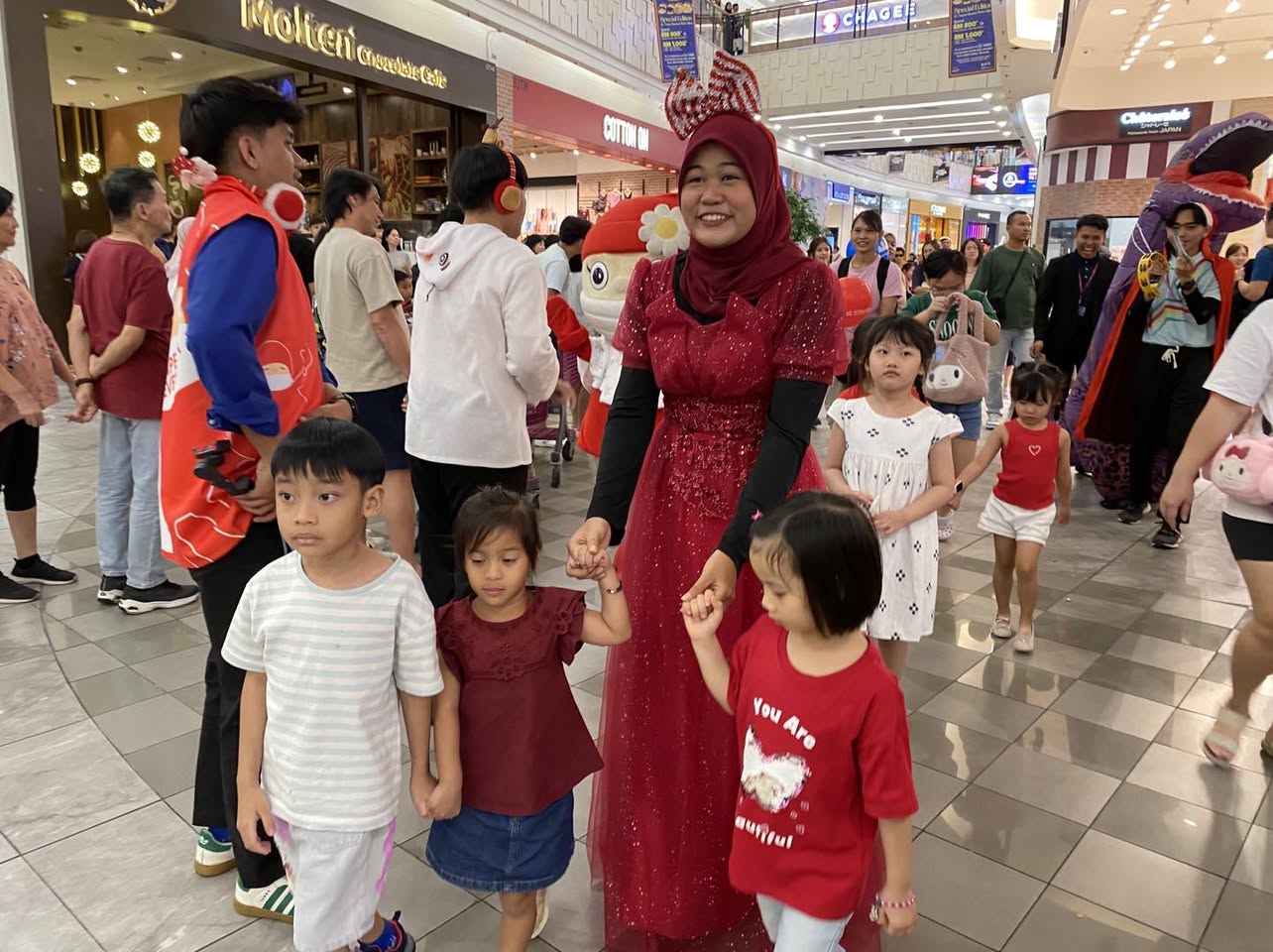 A memorable scene from the Little Hero Parade at AEON MALL TEBRAU CITY.