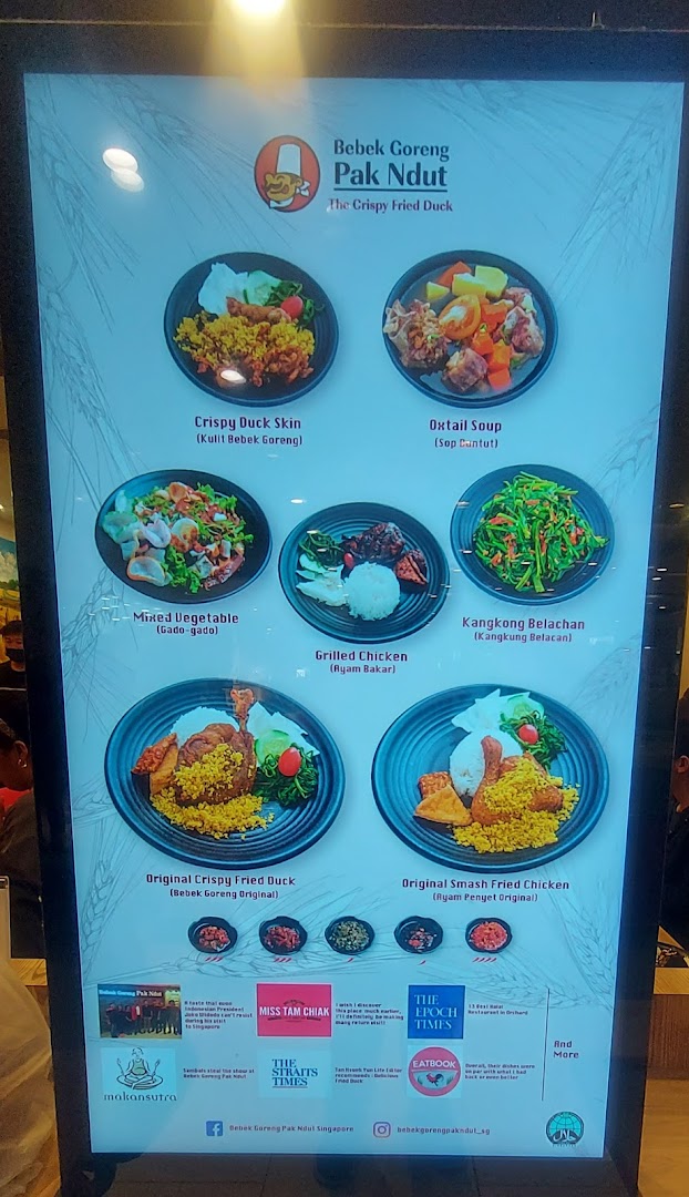 Digital menu board showcasing Indonesian dishes from Bebek Goreng Pak Ndut.
