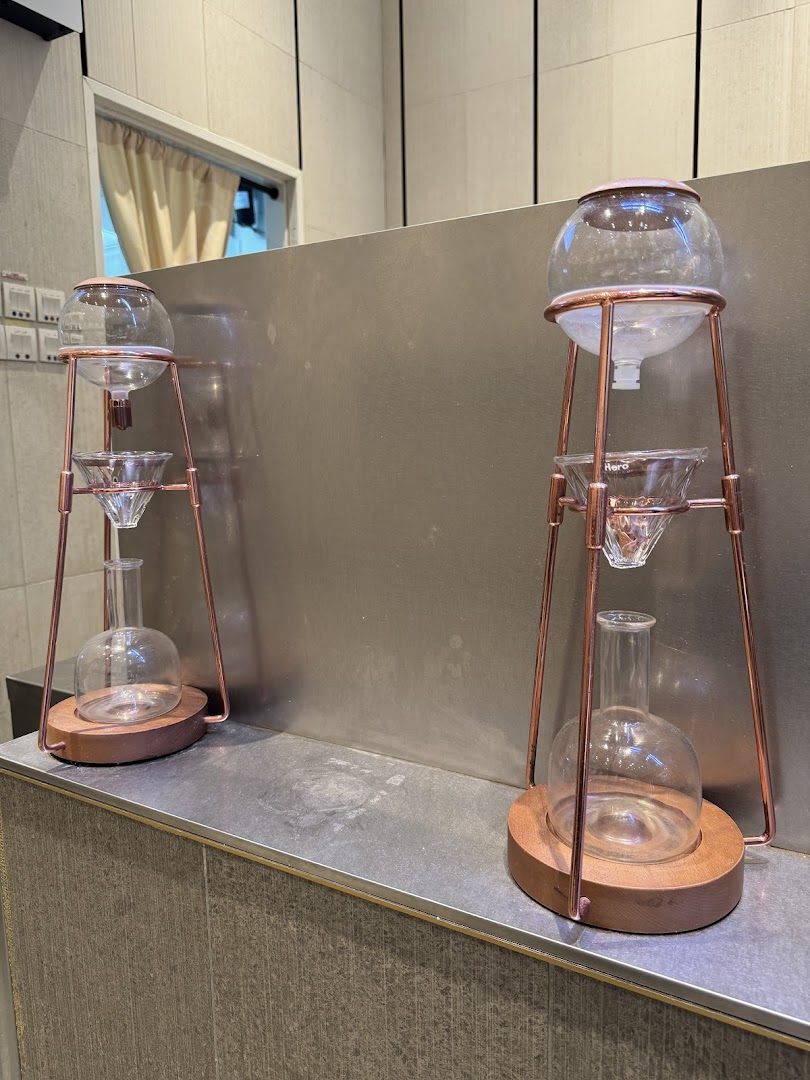 Two elegant cold brew coffee drippers displayed inside HEYTEA Westgate.