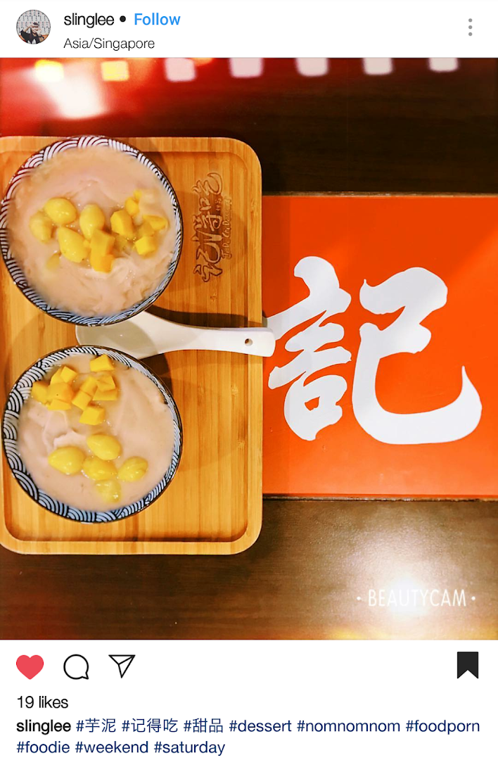 Two bowls of Ji De Chi's traditional taro and ginkgo nut dessert on a wooden tray.