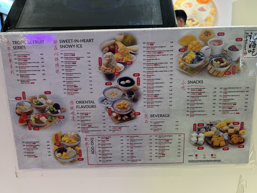 A detailed menu board for Ji De Chi Dessert, showcasing a wide array of sweet treats and beverages.